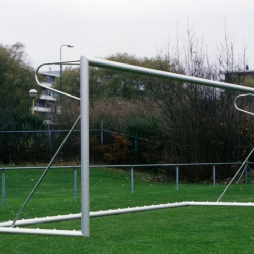 Voetbaldoel model VD135 7 Verplaatsbaar voetbaldoel model VD130, Door het bodemraam met een diepte van 2 meter. Bijzonder veilig en degelijke voetbaldoelen.